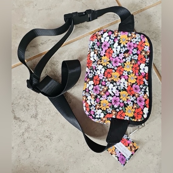 Brighton Handbags - NWT Brighton Painted Poppies Bet Bag